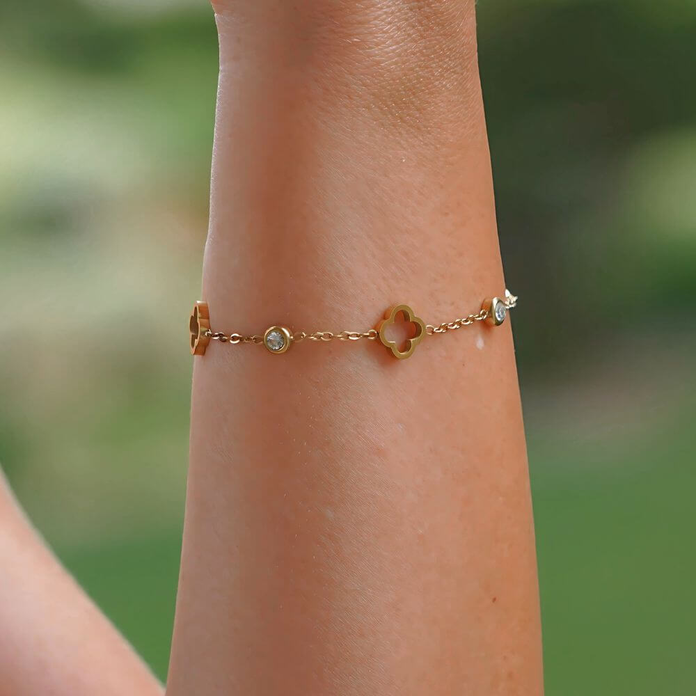 Hollowed Clover Diamond Bracelet