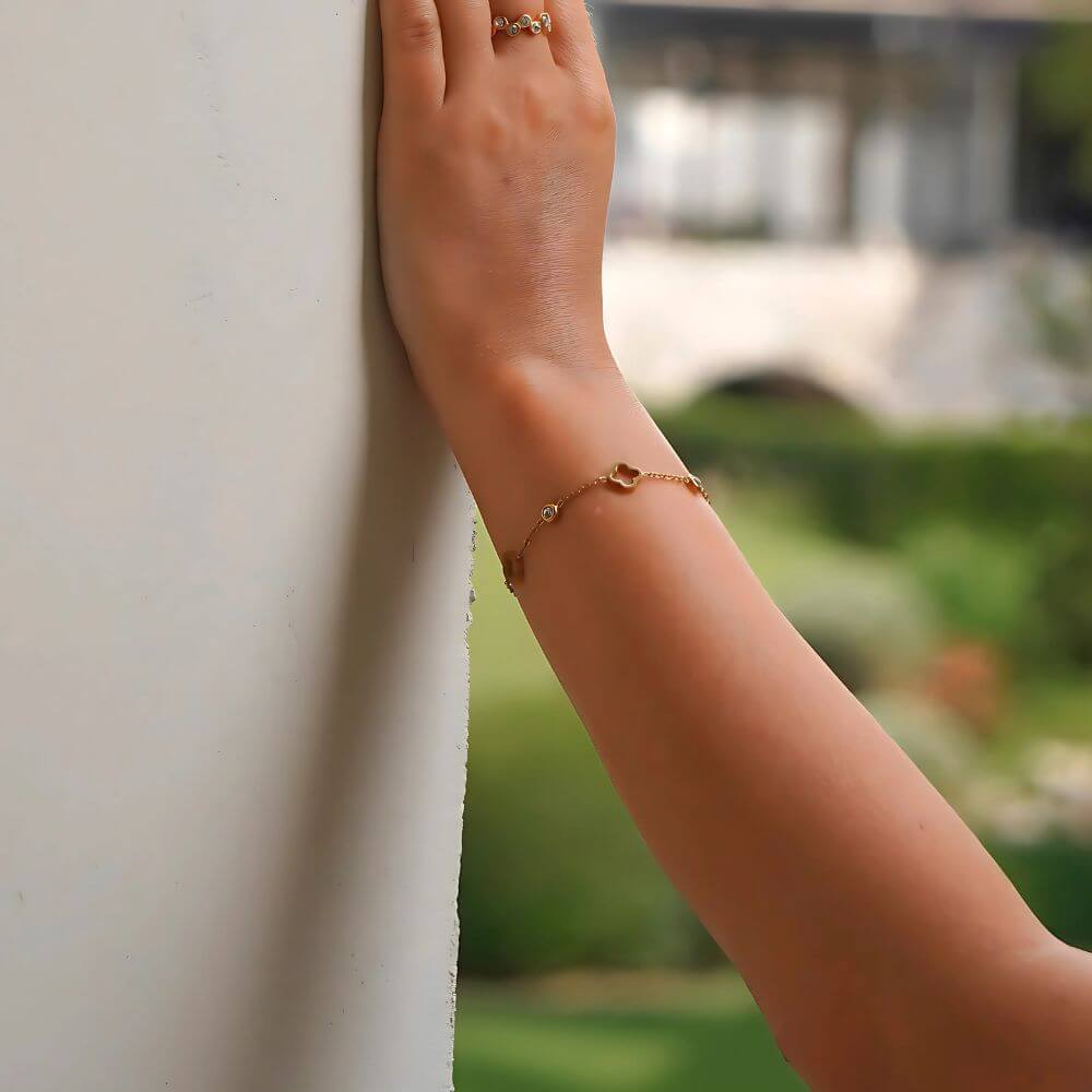 Hollowed Clover Diamond Bracelet